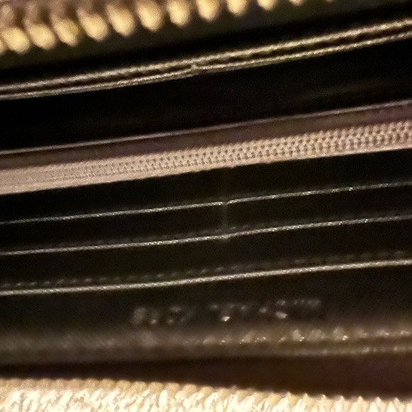 Pewter Michael Kors wallet in GUC - Picture 3 of 3